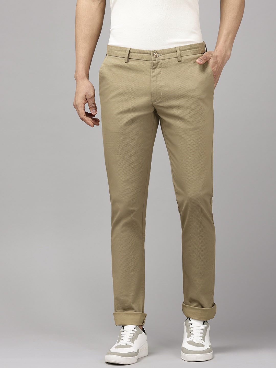 

Blackberrys Men Printed Low-Rise Chinos Trousers, Khaki