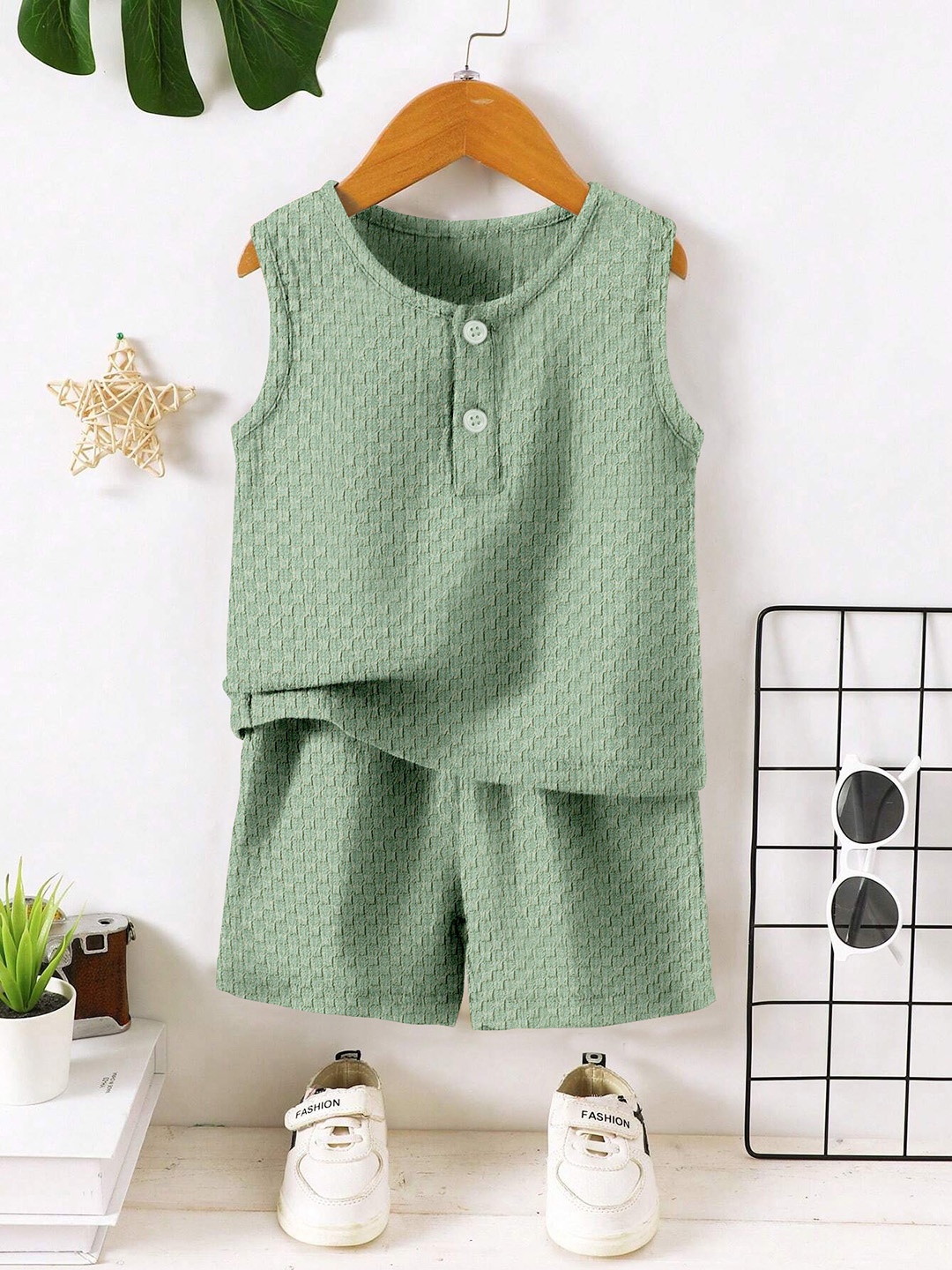 

OMPAX Boys Round Neck T-shirt with Shorts, Green