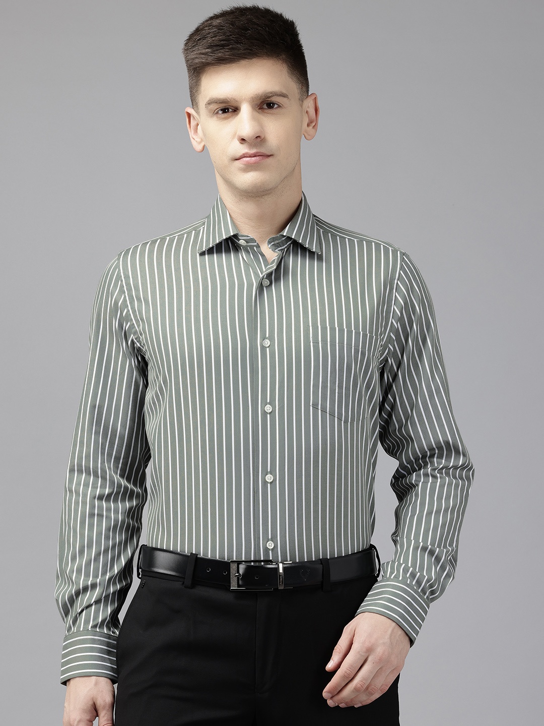 

Blackberrys Men Slim Fit Striped Formal Shirt, Green
