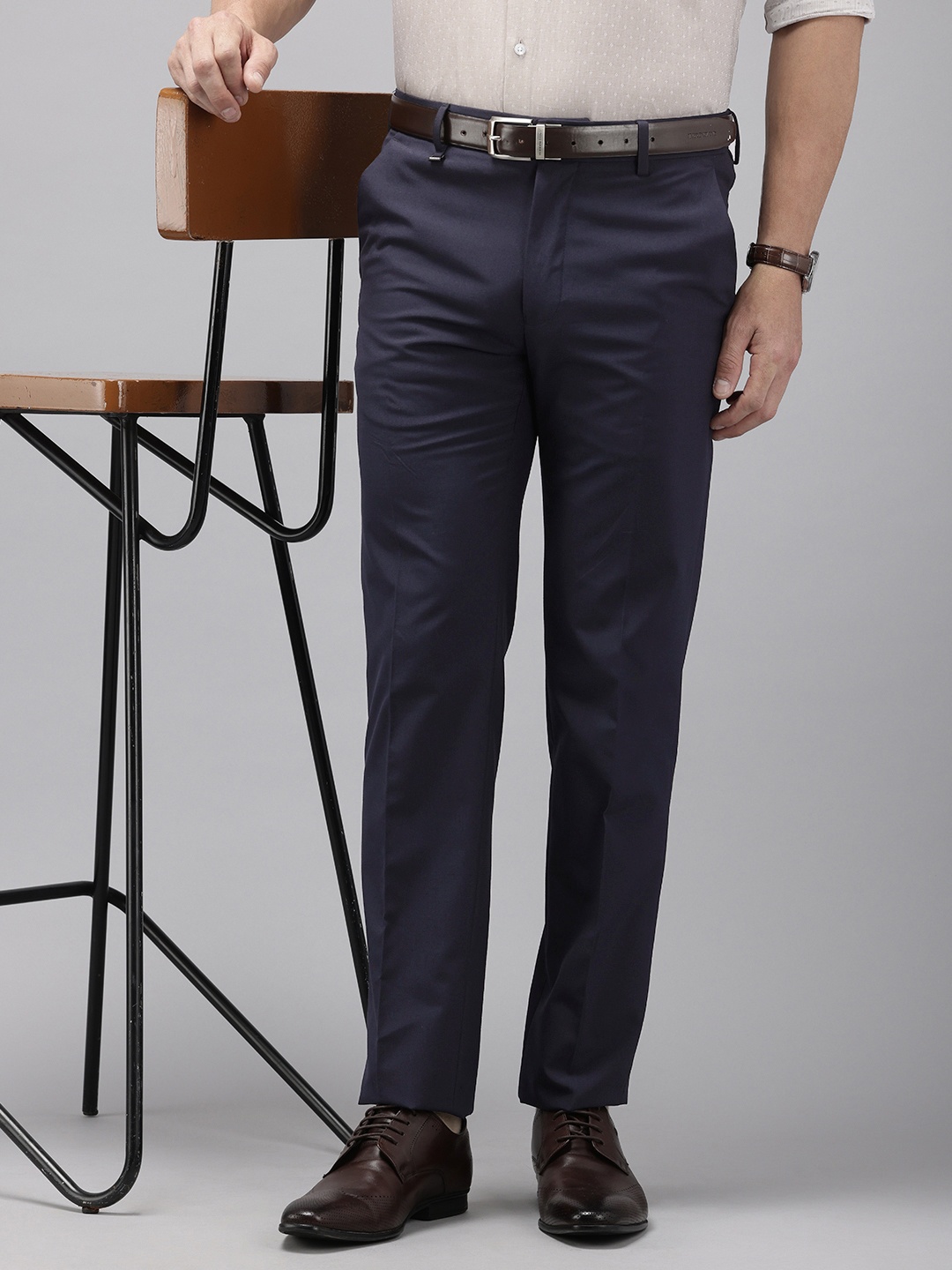 

Van Heusen Men Slim Fit Formal Trousers, Navy blue