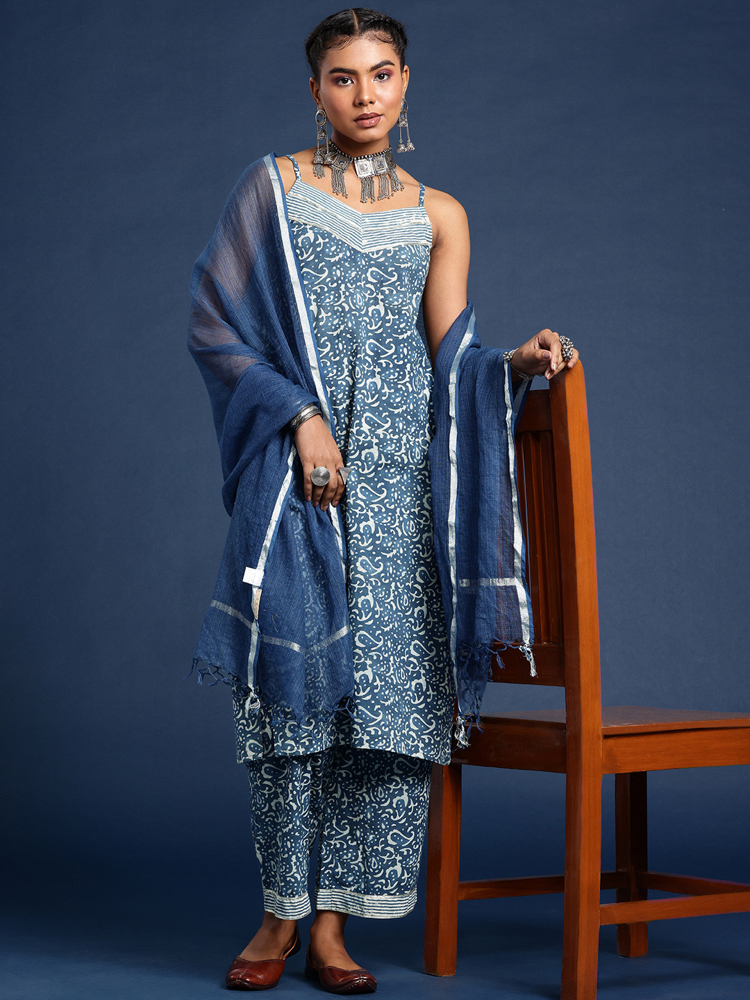 

Taavi Ethnic Motifs Indigo Printed Empire Gotta Patti Pure Cotton Kurta Set, Navy blue