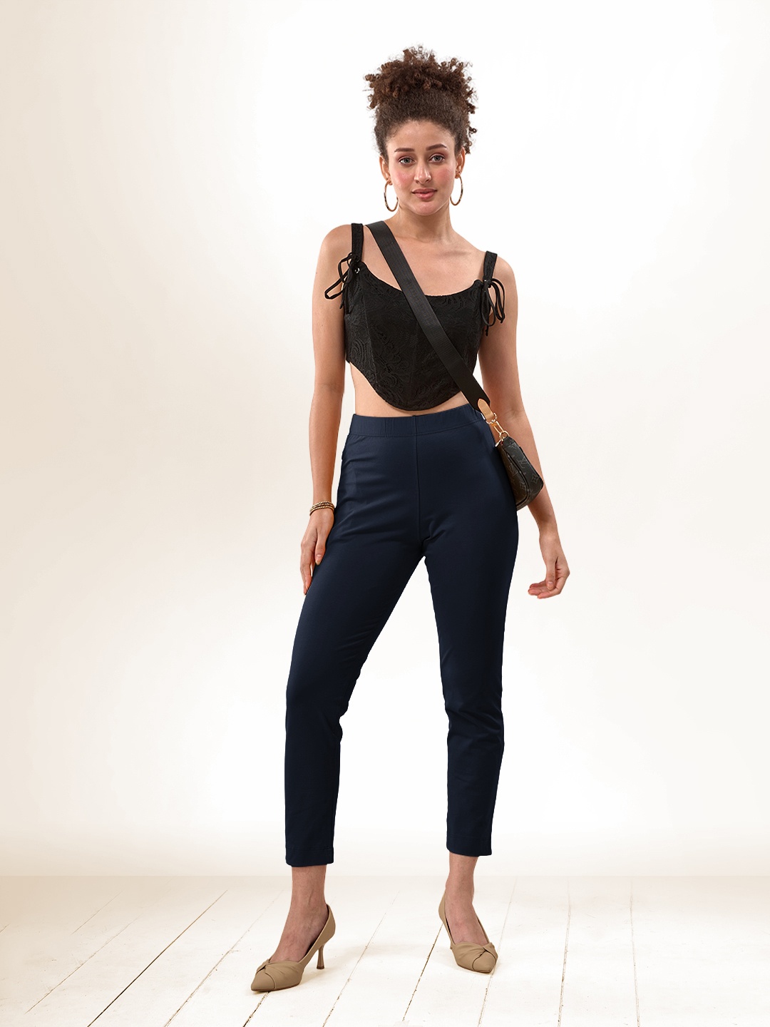 

LYRA Women Relaxed Straight Leg Straight Fit Trousers, Navy blue