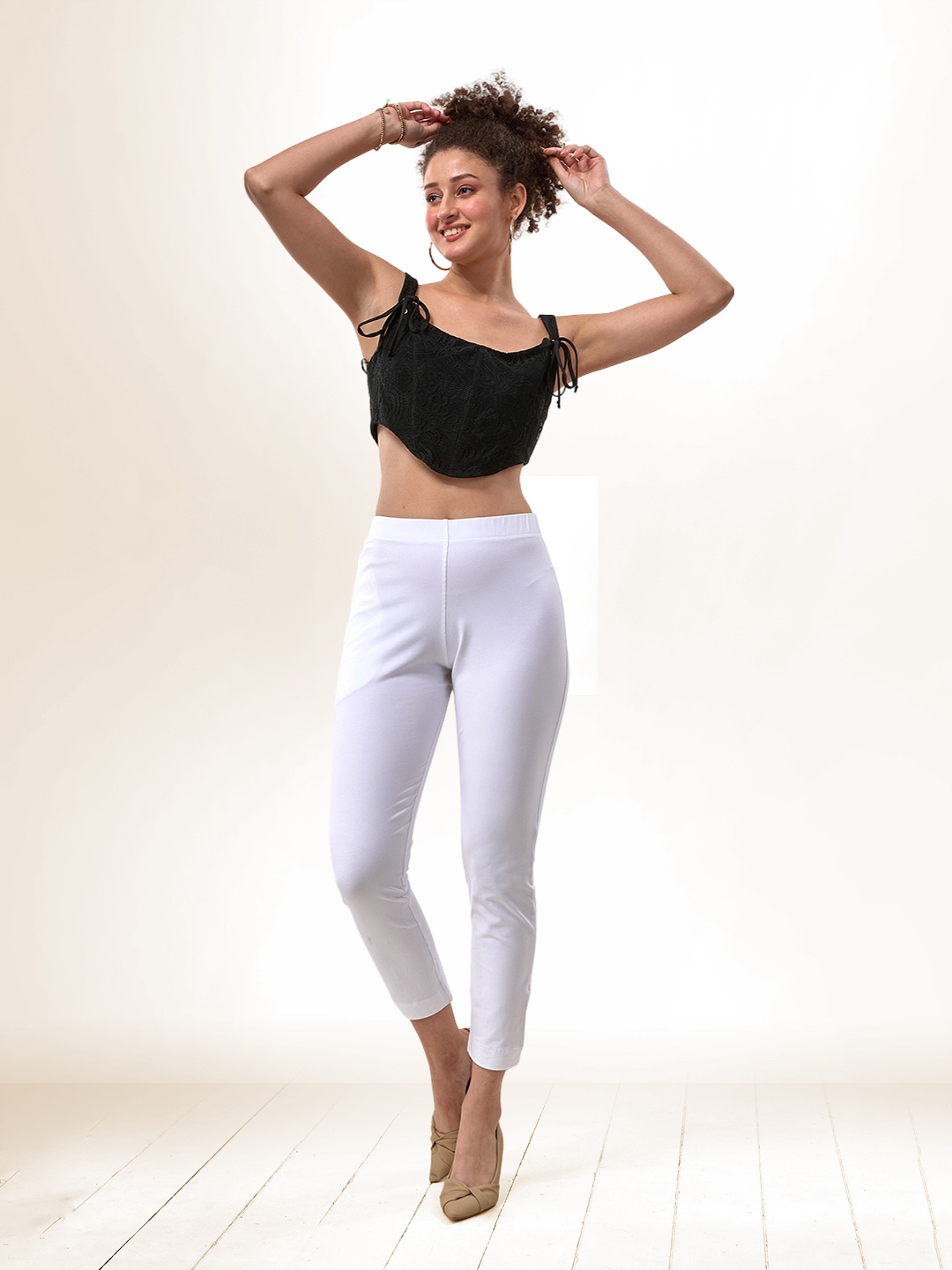 

LYRA Women Slim Fit Cropped Trousers, White