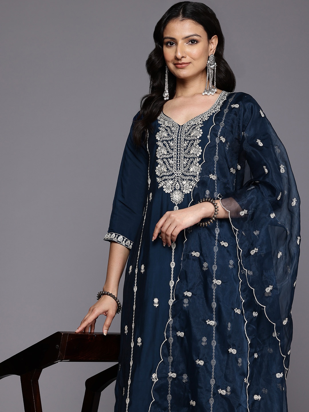 

Varanga Floral Embroidered Panelled Thread Work Kurta With Trousers & Dupatta, Navy blue