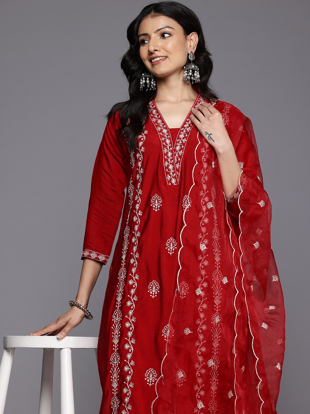 

Varanga Floral Embroidered Thread Work Kurta With Trousers & Dupatta, Red