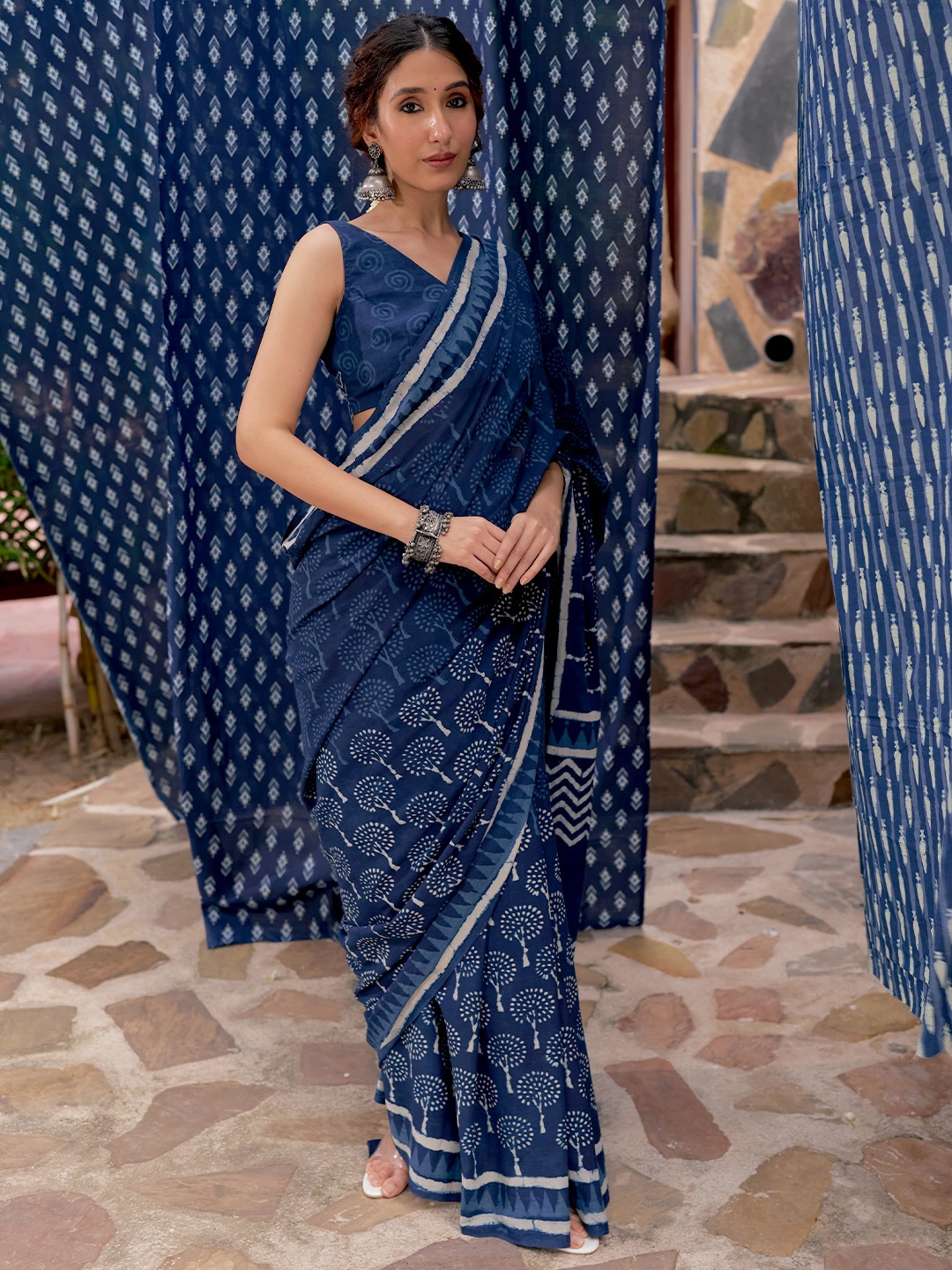 

Libas Ethnic Motifs Pure Cotton Saree, Blue
