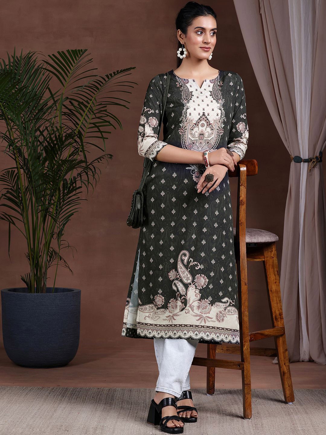 

Libas Ethnic Motifs Printed Crepe Straight Kurta, Black