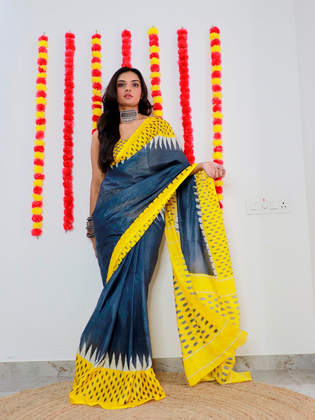 

Anouk Colourblocked Pure Cotton Bagru Saree, Grey