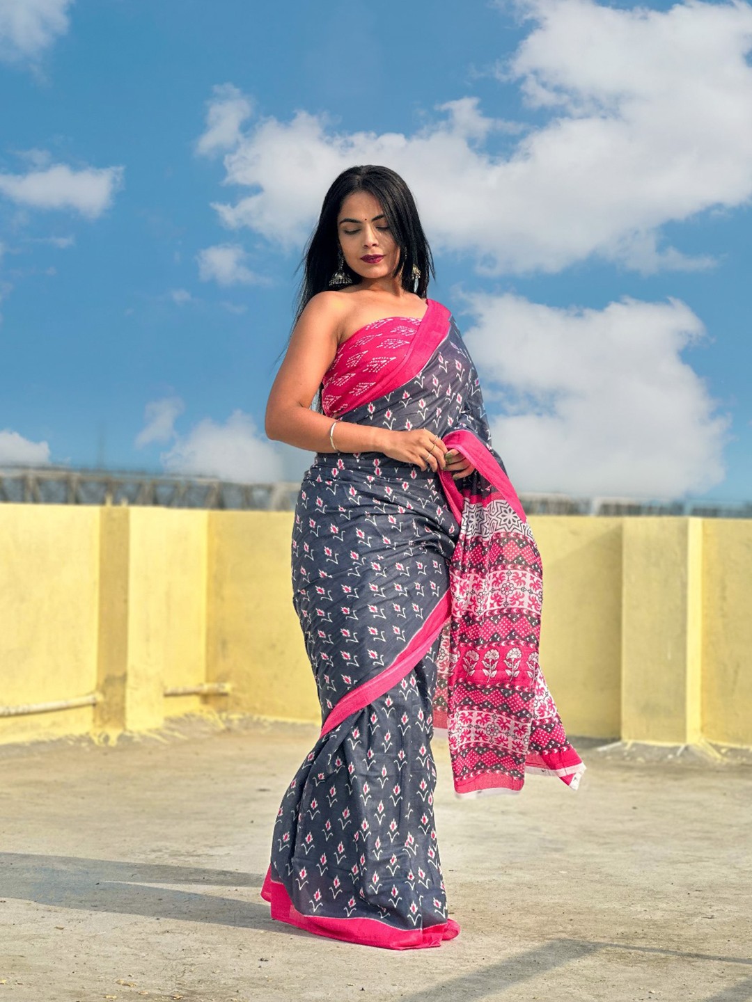 

Anouk Floral Printed Pure Cotton Bagru Saree, Grey