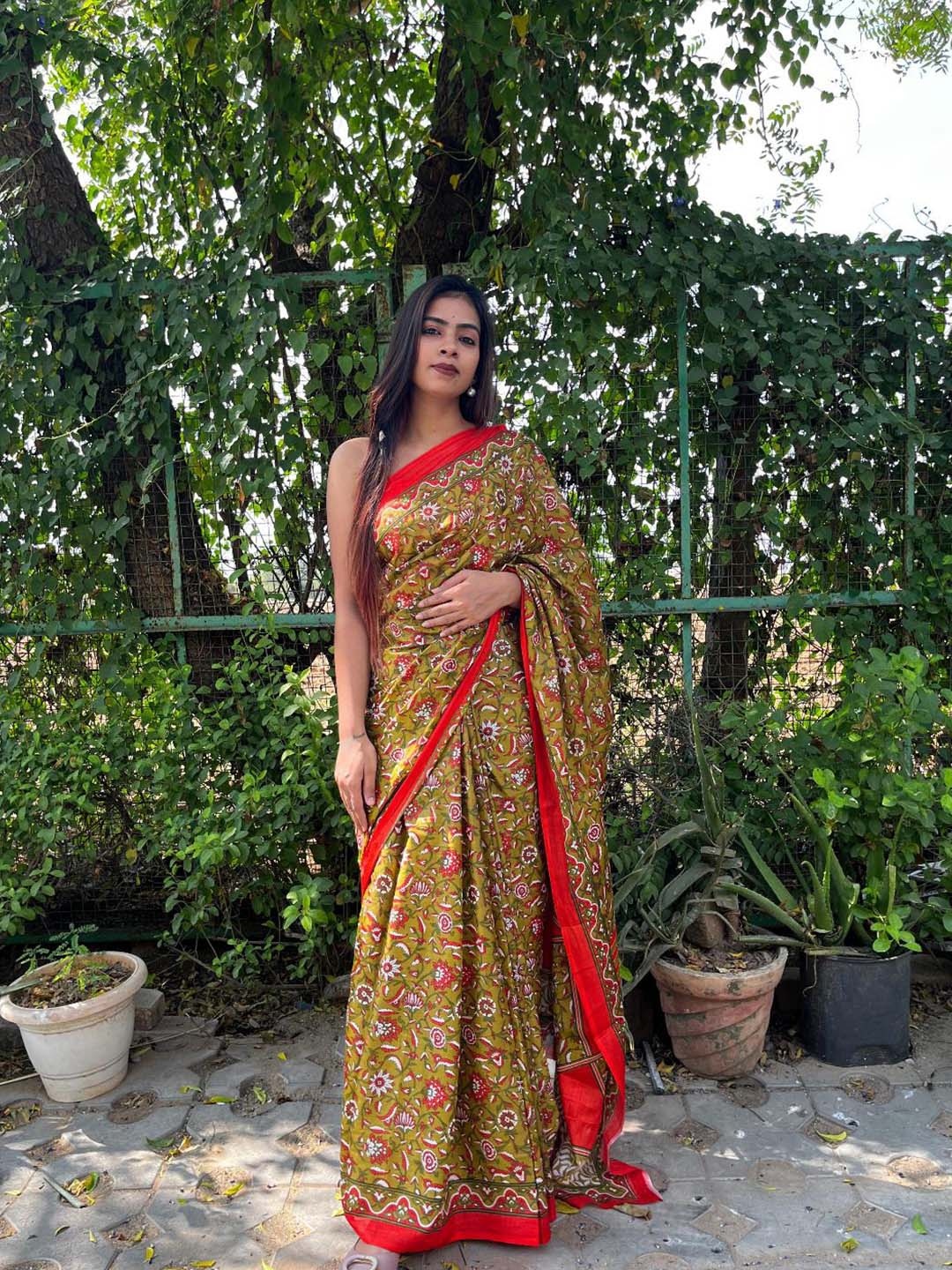 

Anouk Floral Printed Pure Cotton Bagru Saree, Olive