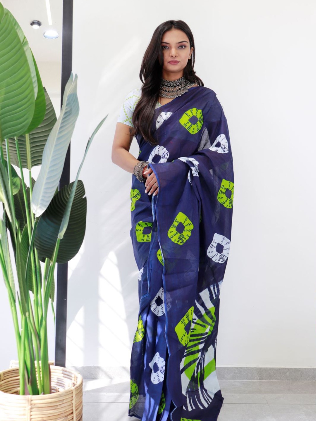 

Anouk Colourblocked Pure Cotton Bagru Saree, Navy blue