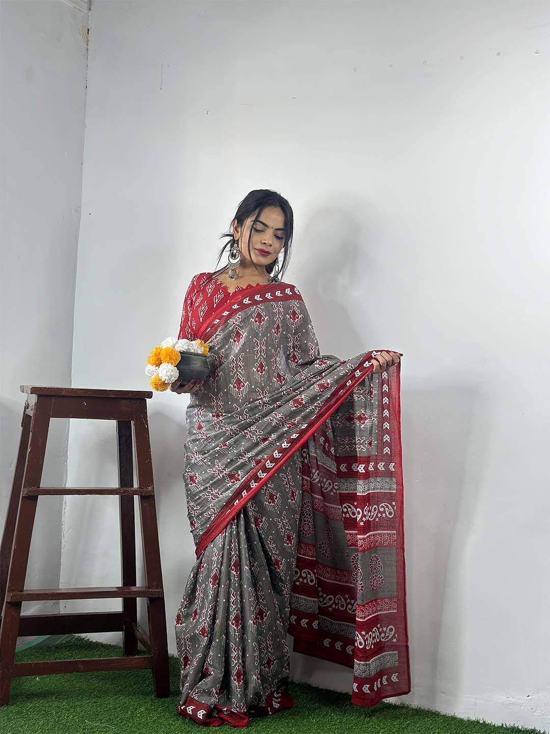 

Anouk Printed Ethnic Motifs Printed Pure Cotton Bagru Saree, Grey