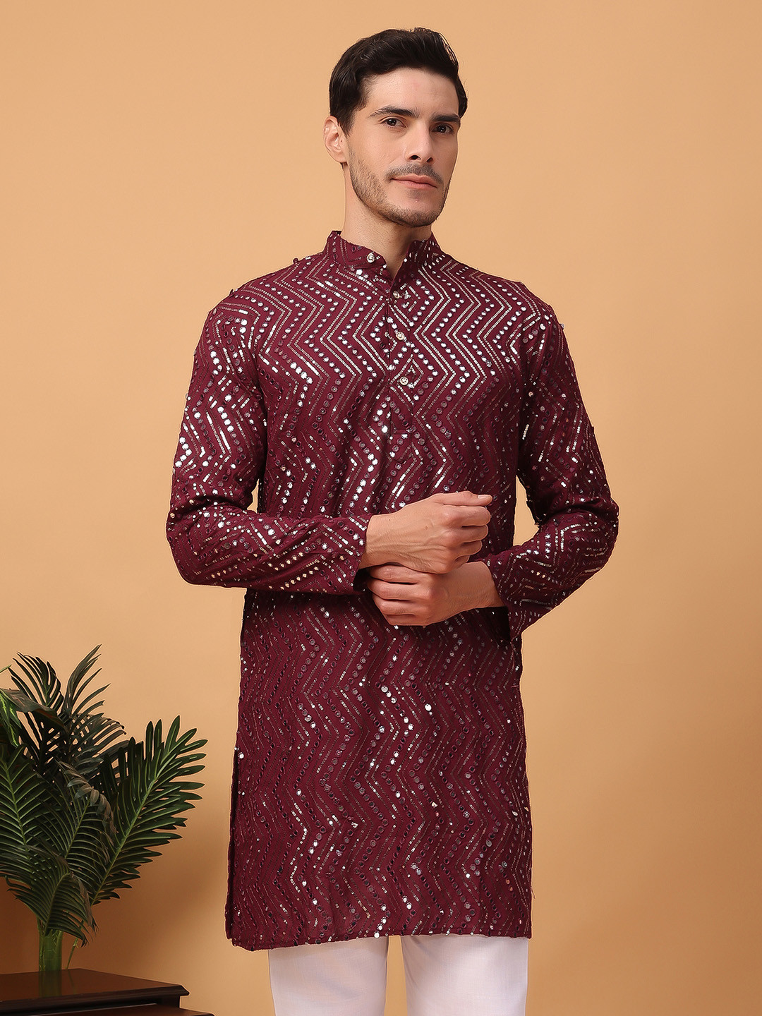 

Hangup Geometric Embroidered Mandarin Collar Mirror Work Straight Kurta, Purple