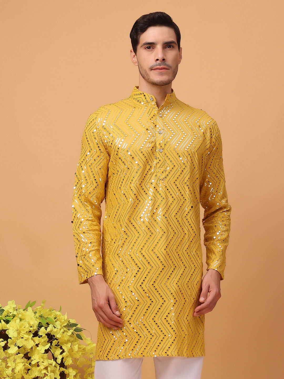 

Hangup Geometric Embroidered Mandarin Collar Mirror Work Straight Kurta, Yellow