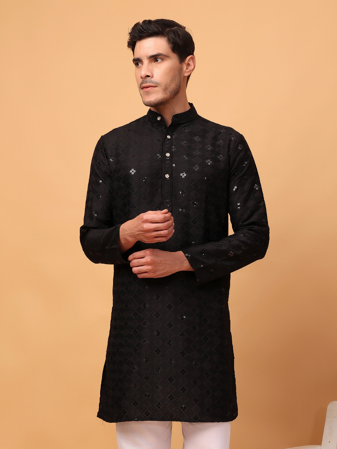 

Hangup Geometric Embroidered Mandarin Collar Mirror Work Straight Kurta, Black