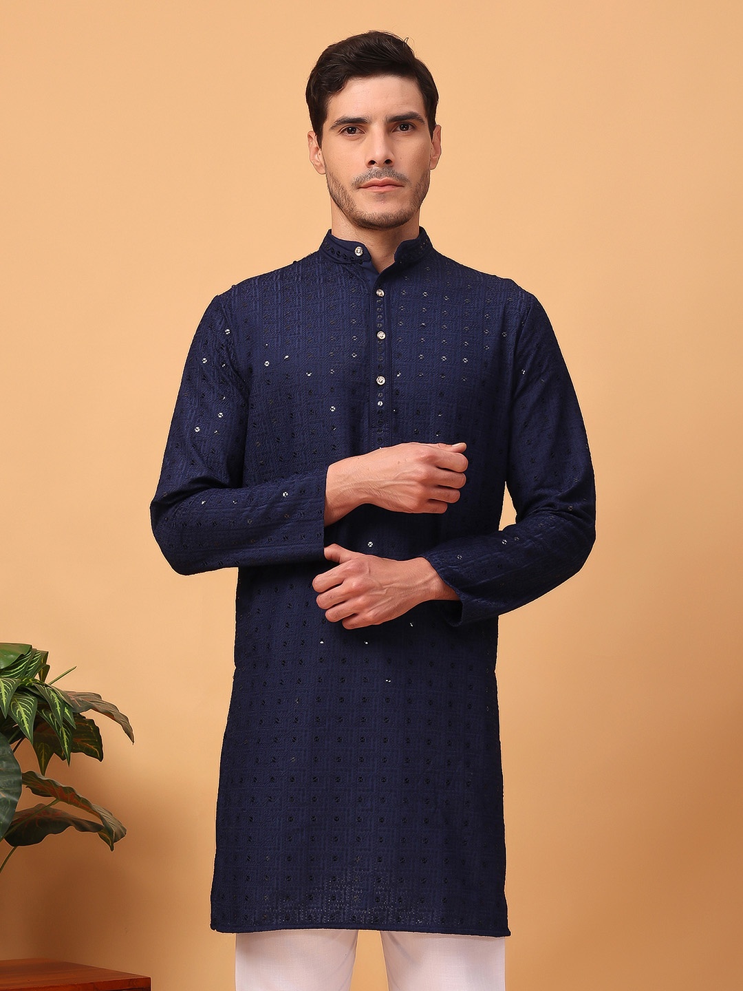 

Hangup Geometric Embroidered Mandarin Collar Mirror Work Straight Kurta, Navy blue