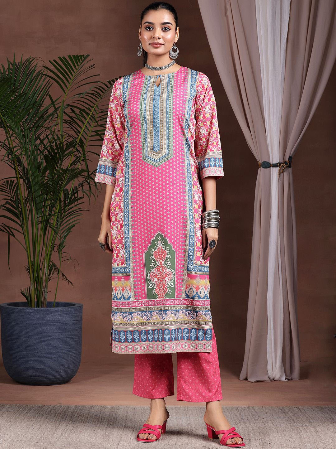 

Libas Ethnic Motifs Printed Straight Kurta with Palazzos, Pink
