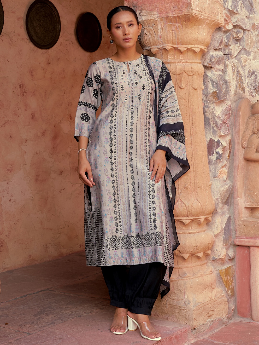 

Libas Floral Printed Straight Kurta with Salwar & Dupatta, Grey
