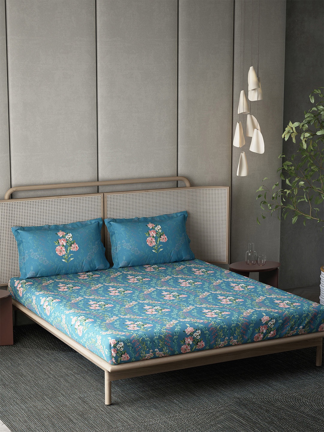 

DDecor Blue & Pink Floral 144 TC Pure Cotton King Bedsheet with 2 Pillow Covers
