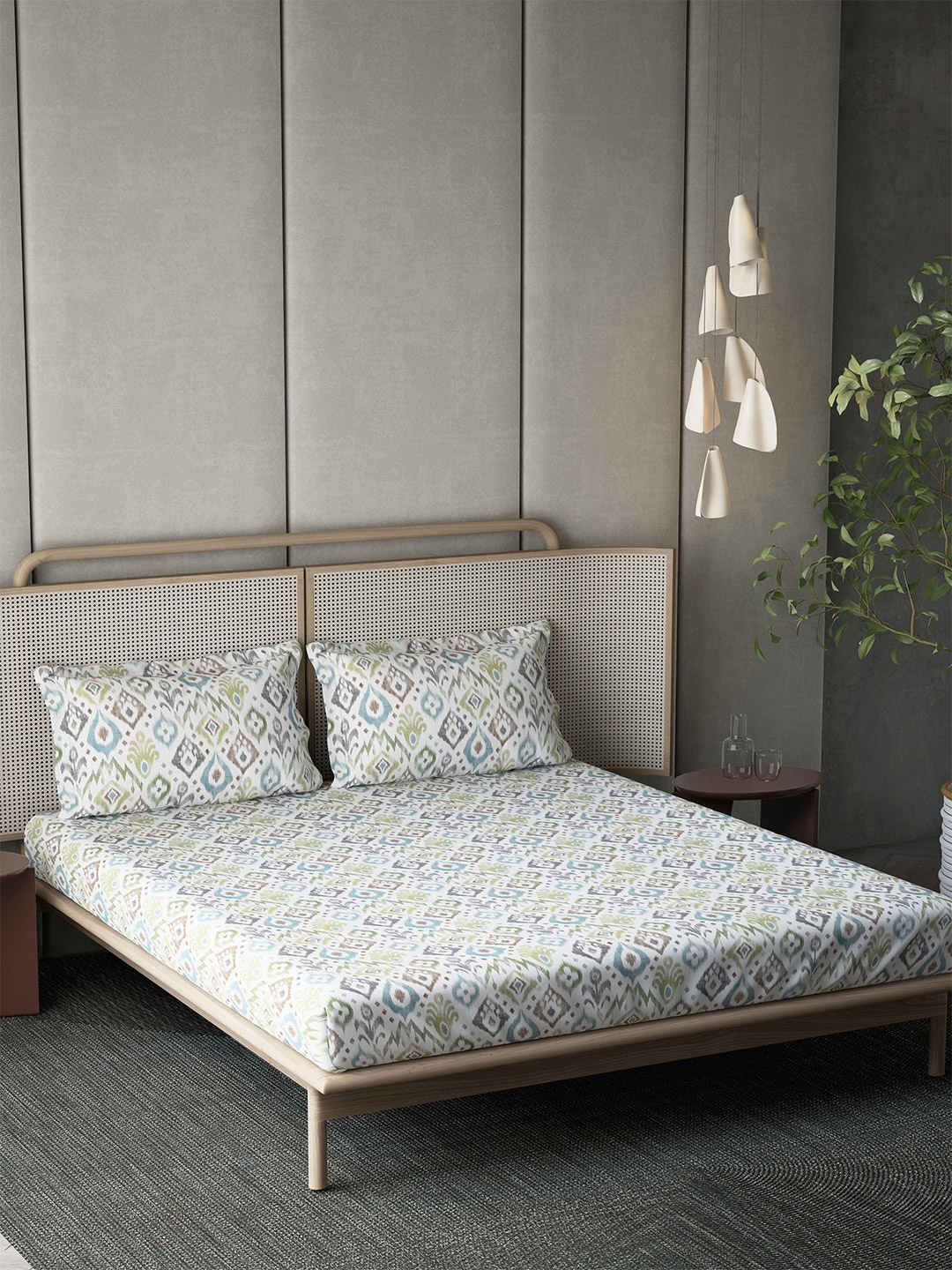 DDecor Turquoise Blue & Green Geometric 144 TC Cotton King 2 Bedsheet With 4 Pillow Covers