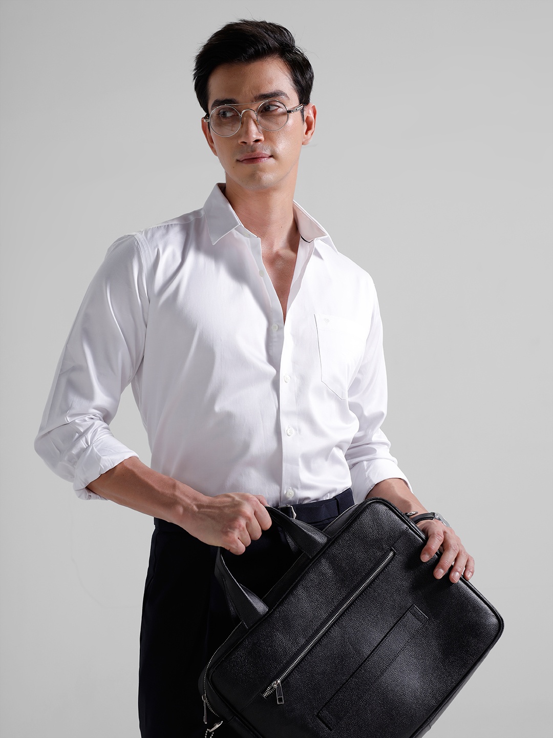 

INVICTUS Signature Regular Fit Solid Formal Shirt, White