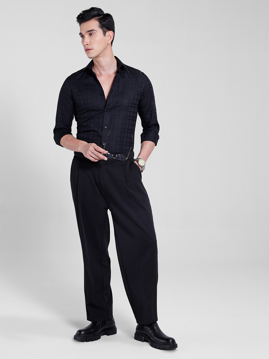 

INVICTUS Signature Slim Fit Self Design Textured Opaque Pure Cotton Formal Shirt, Black
