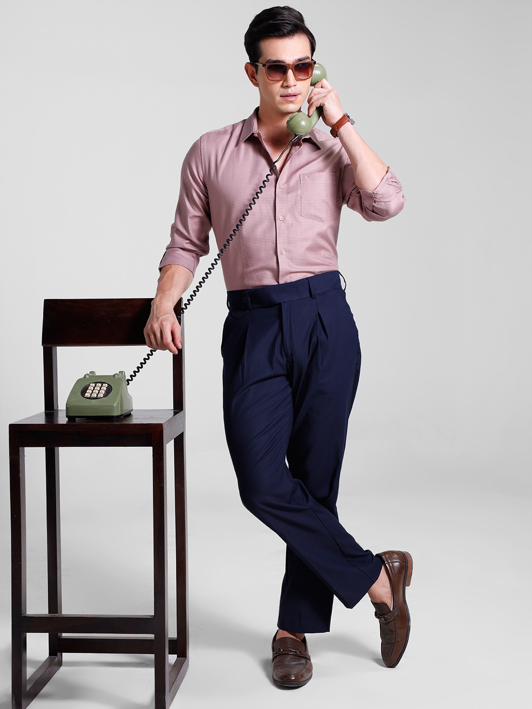 

INVICTUS Signature Self Design Textured Pure Cotton Formal Shirt, Maroon