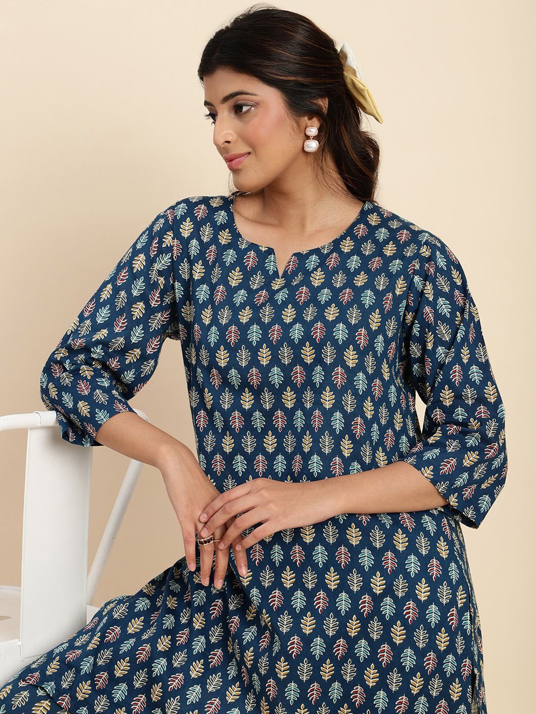 

V TRADITION Floral Printed Notched Round Neck Pure Cotton Straight Kurta with Trousers, Blue