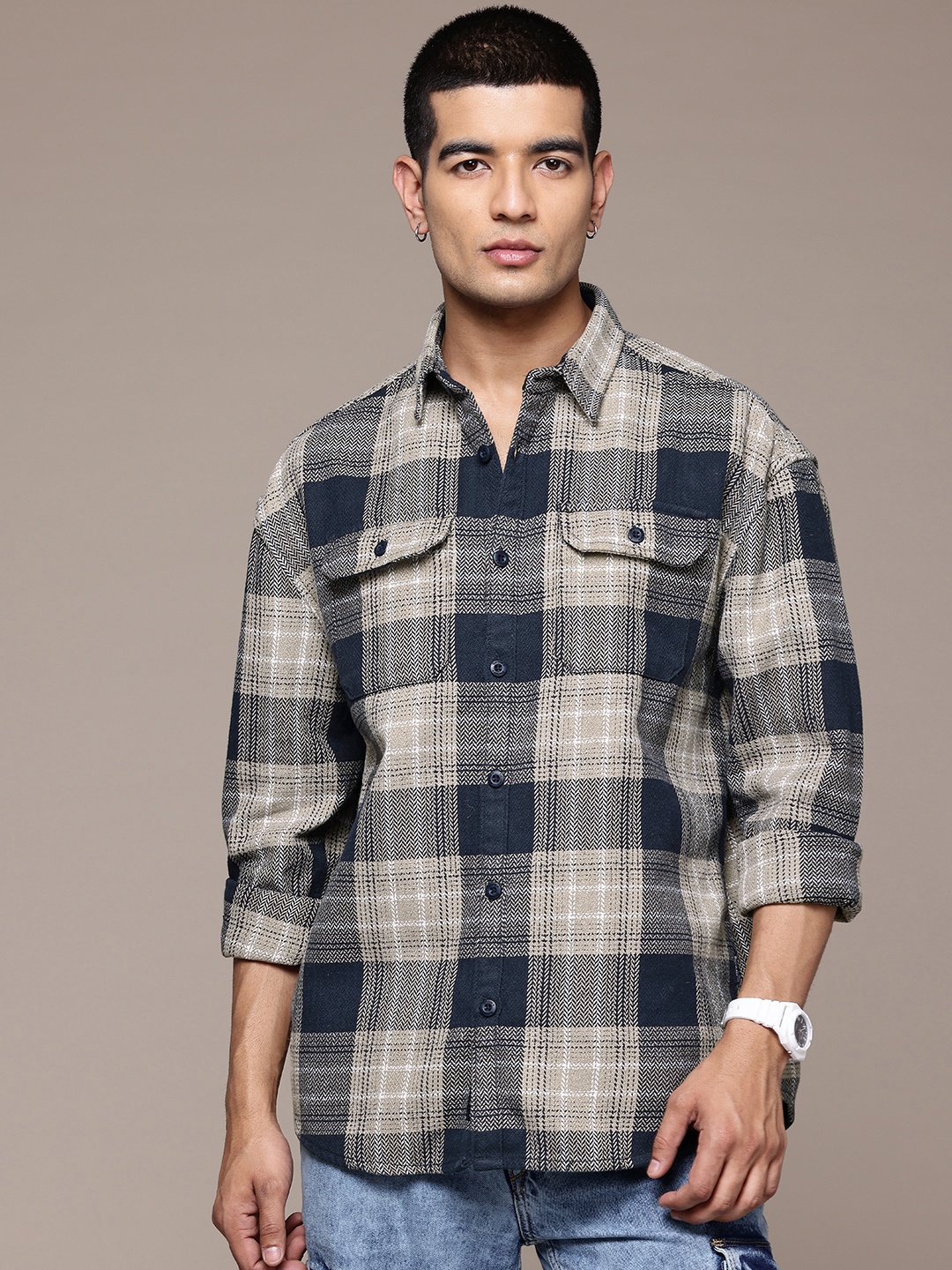 

The Roadster Lifestyle Co. Men Checked Casual Shacket, Navy blue