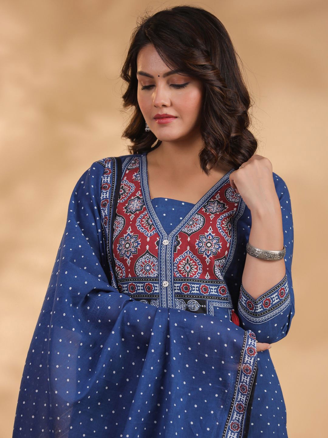 

Readiprint Fashions Women Floral Printed Regular Pure Cotton Kurta with Palazzos & With Dupatta, Blue