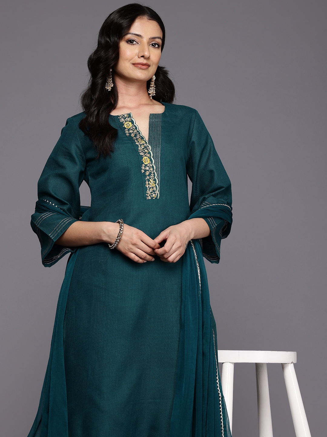 

Varanga Floral Yoke Design Regular Sequinned Kurta With Trousers & Dupatta, Teal