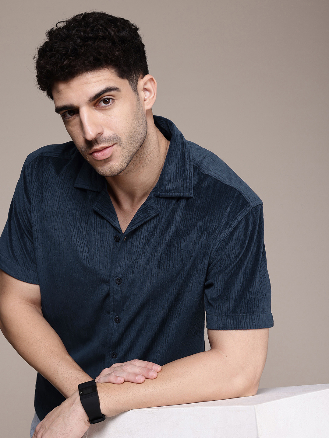 

The Roadster Life Co. Relaxed Fit Self Design Velvet Finish Casual Shirt, Navy blue