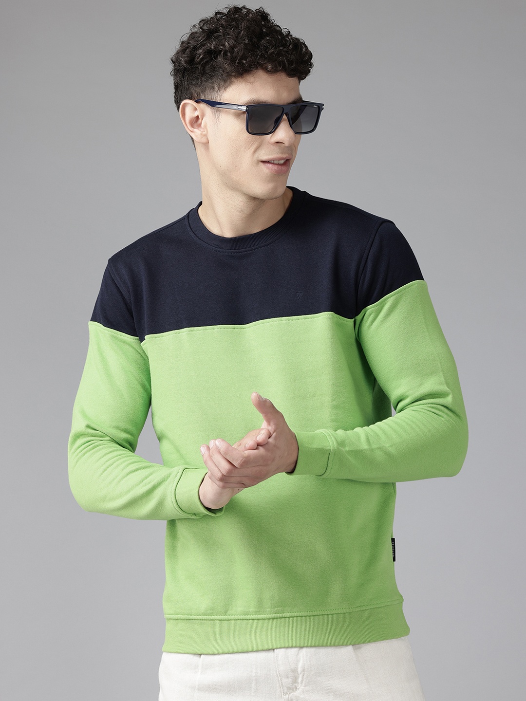 

Van Heusen Sport Round Neck Colourblocked Sweatshirt, Navy blue