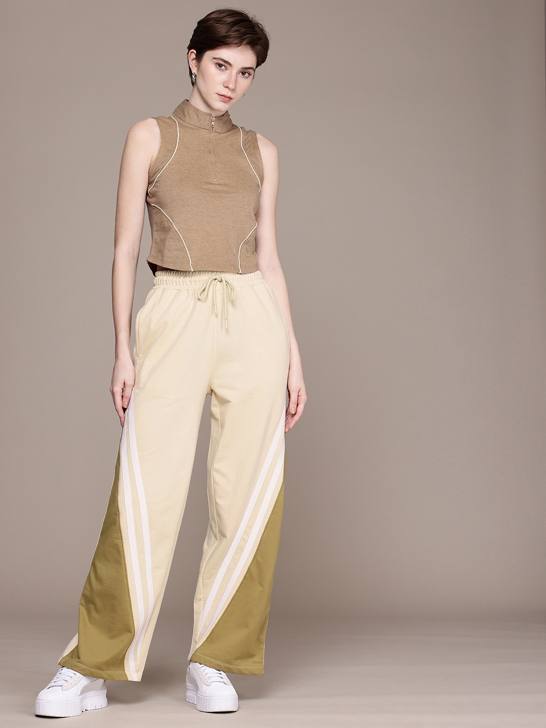 

The Roadster Life Co. Crop T-shirt With Colourblocked Trousers, Brown
