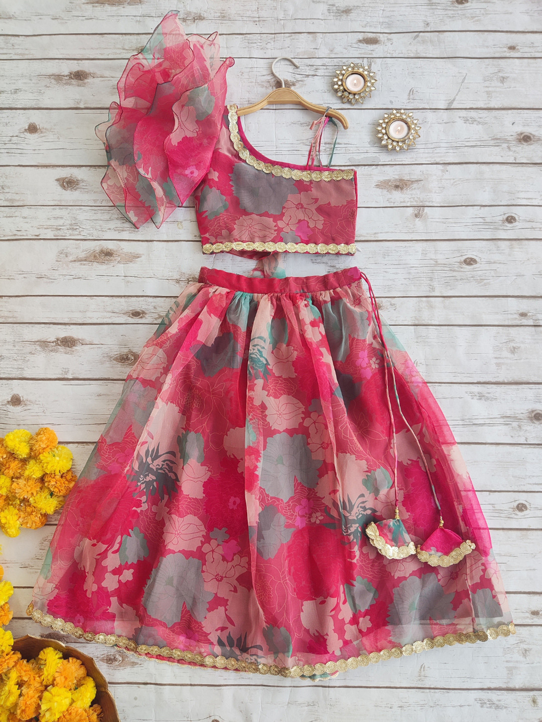 

LABEL KANUPRIYA Girls Printed Ready to Wear Lehenga &, Red