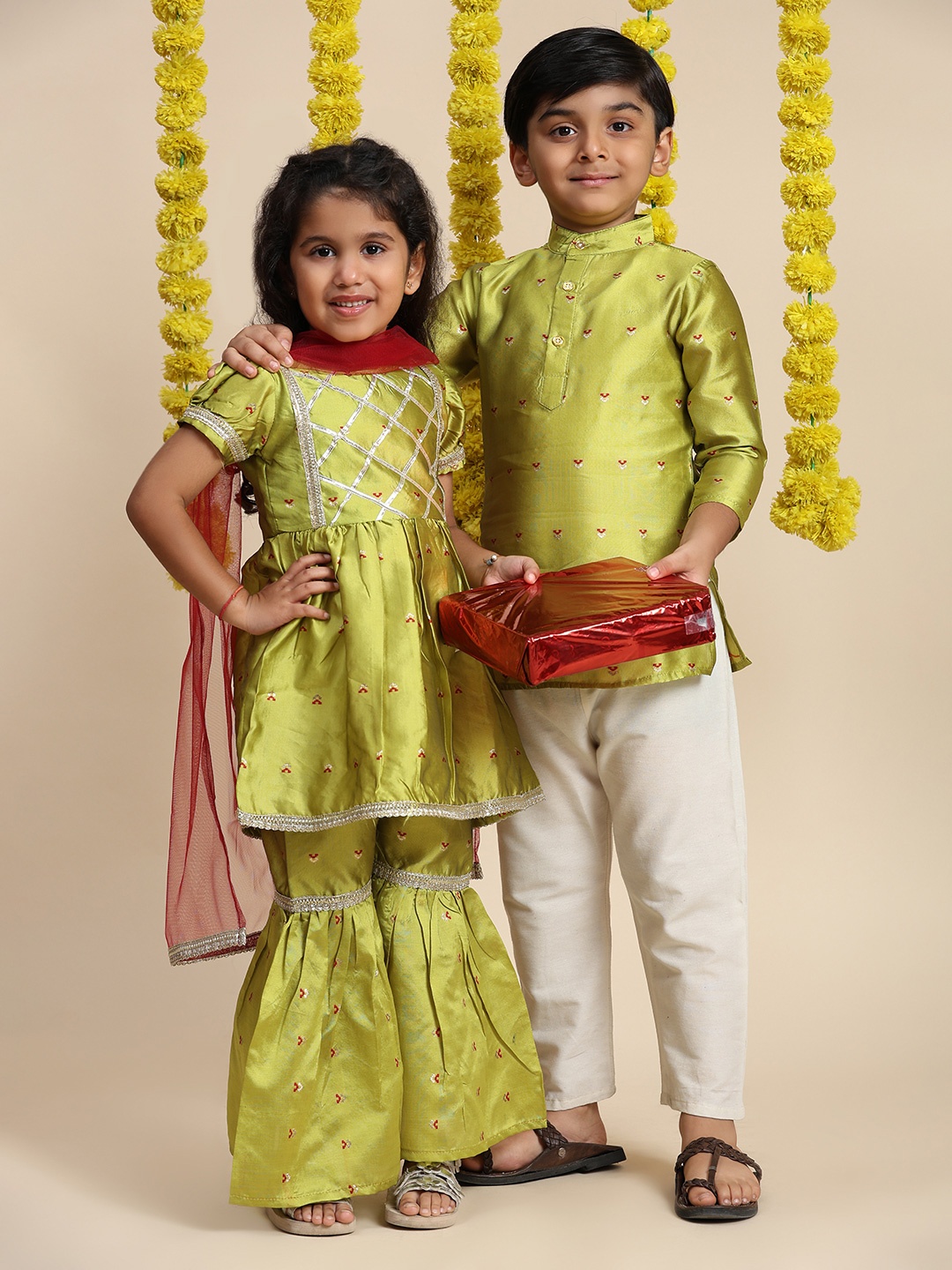 

Cutiekins Boys Ethnic Motifs Embroidered Regular Kurta with Pyjamas, Olive