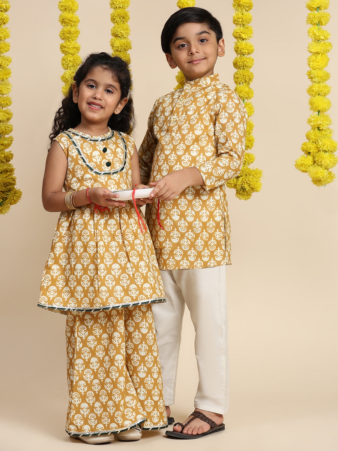 

Cutiekins Boys Ethnic Motifs Printed Regular Kurta with Pyjamas, Mustard