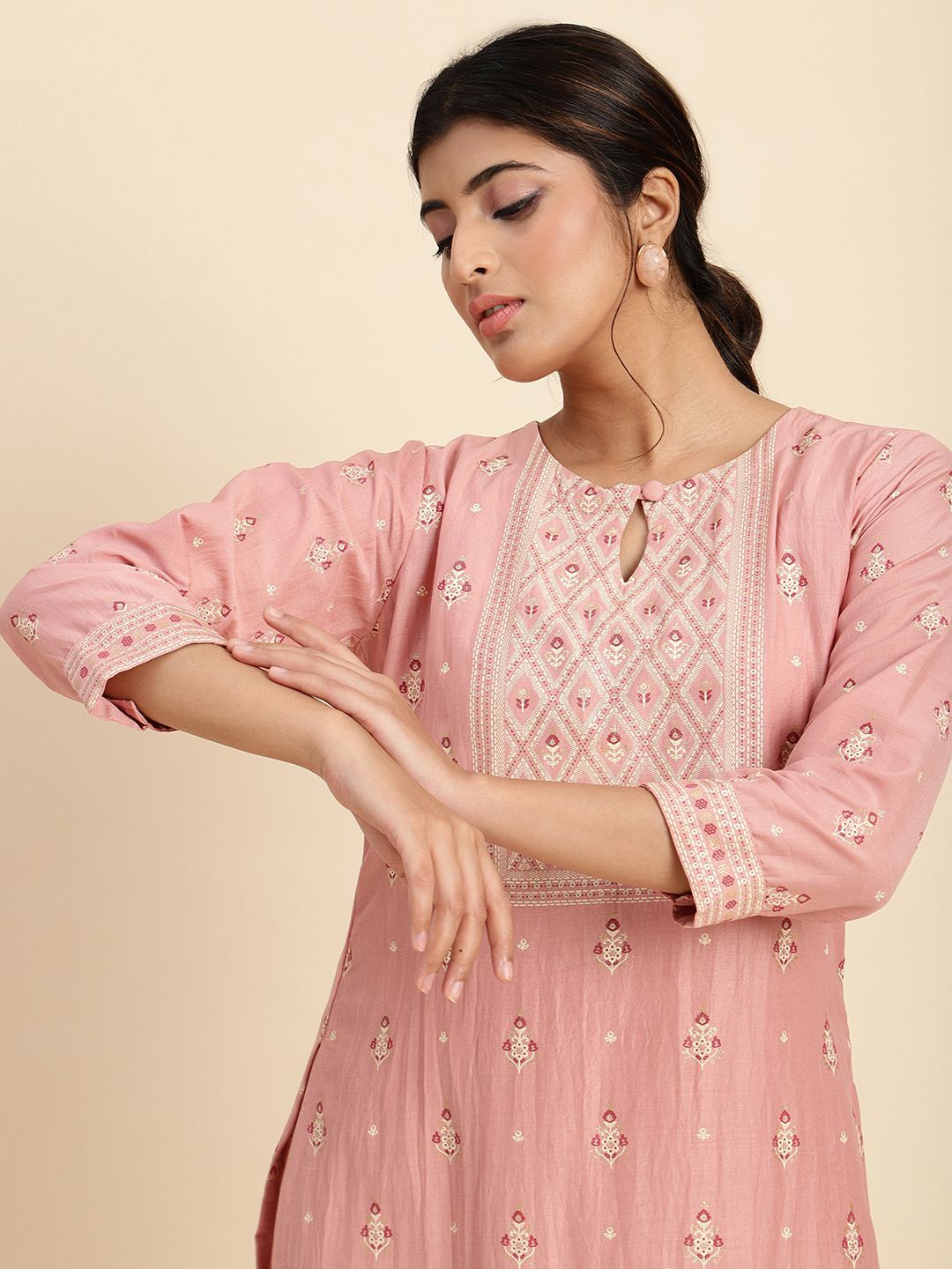 

V TRADITION Women Floral Printed Regular Kurti with Trousers, Pink