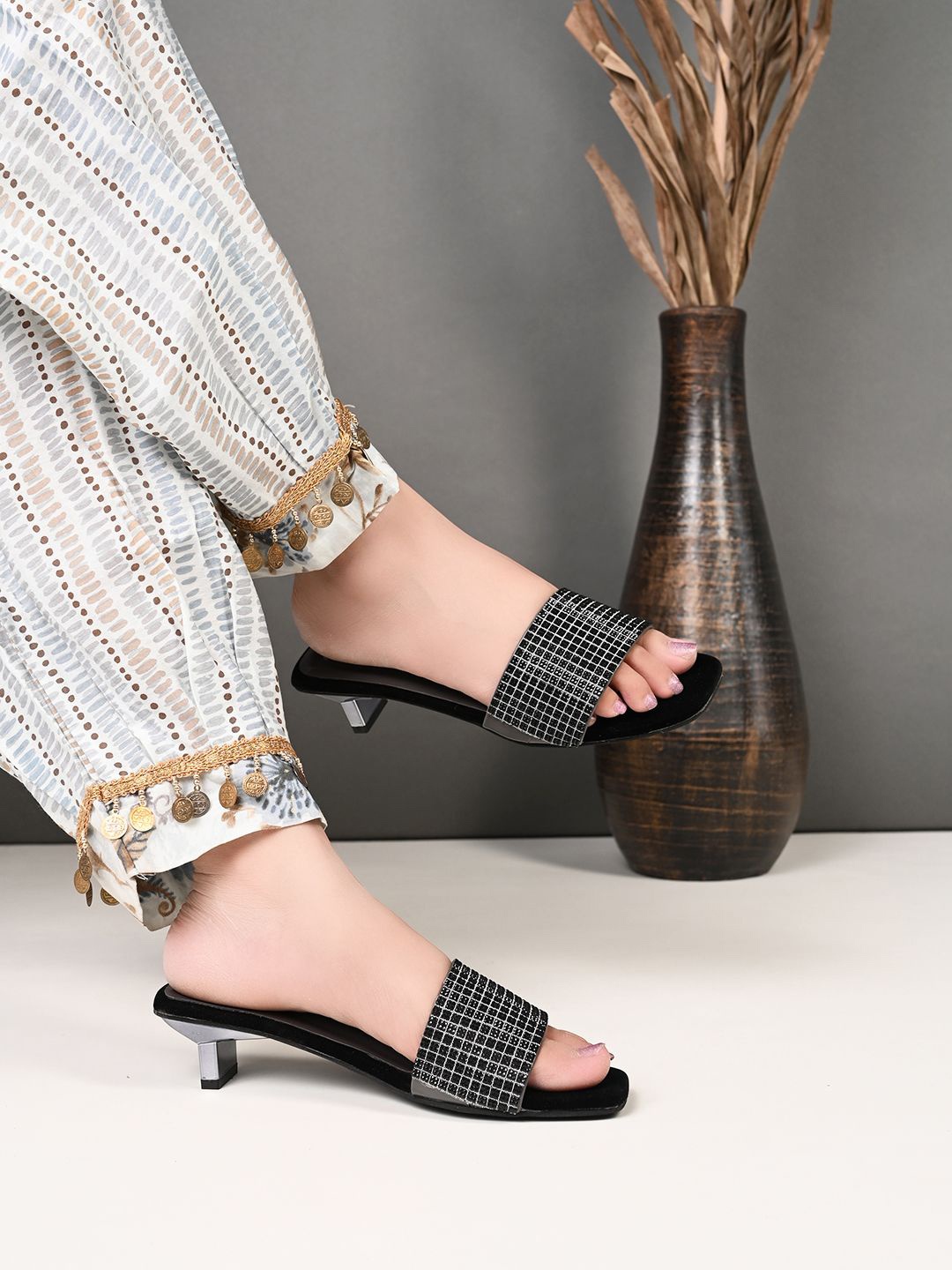 

XE Looks Party Block Mules with Bows, Grey