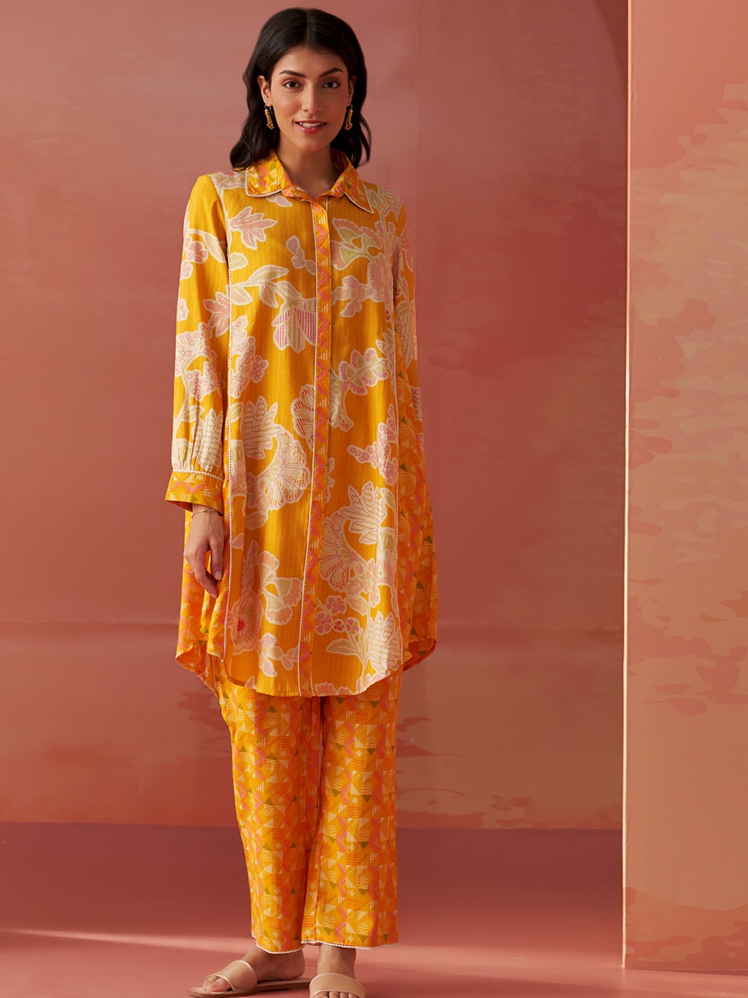 

Lakshita Printed Chanderi Tunic & Trousers Co-Ord Set, Yellow