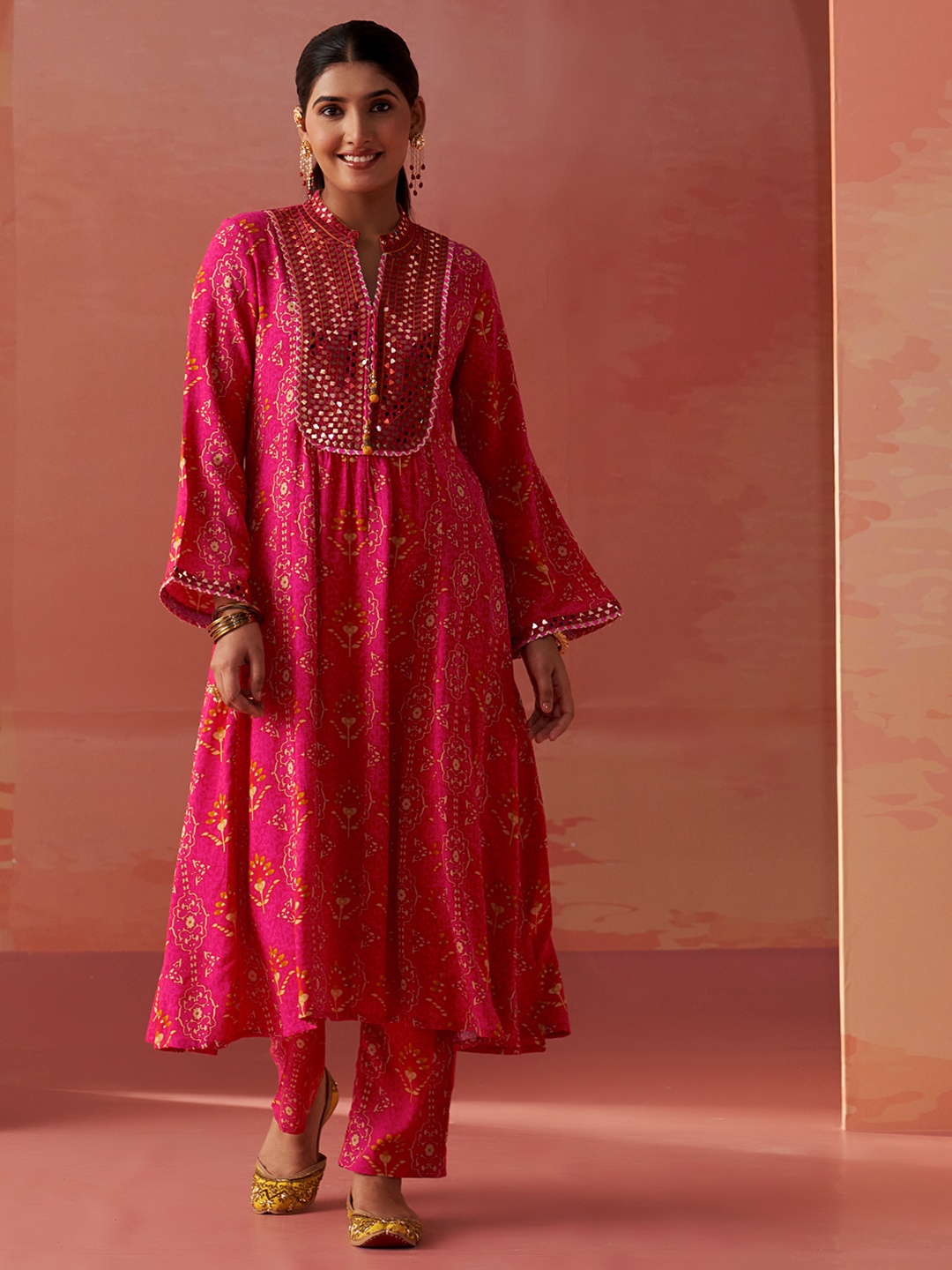 

Lakshita Ethnic Printed Kurta With Trousers, Pink
