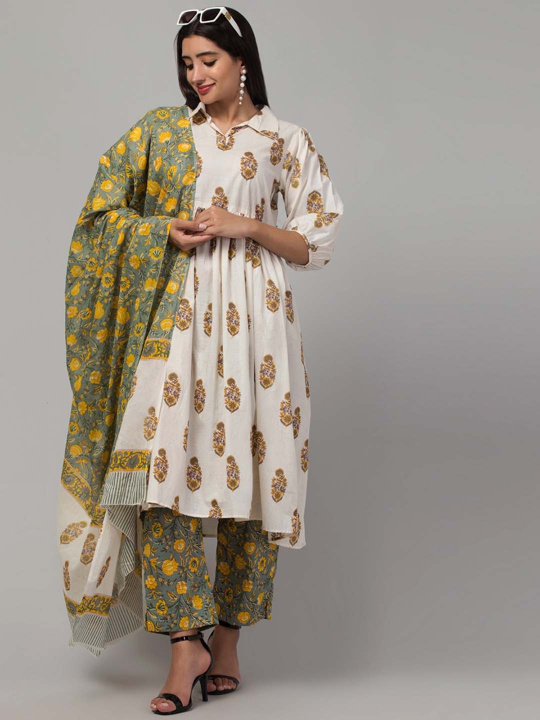 

BESTIC FASHION Women Floral Printed Empire Pure Cotton Kurta with Trousers & With Dupatta, Green