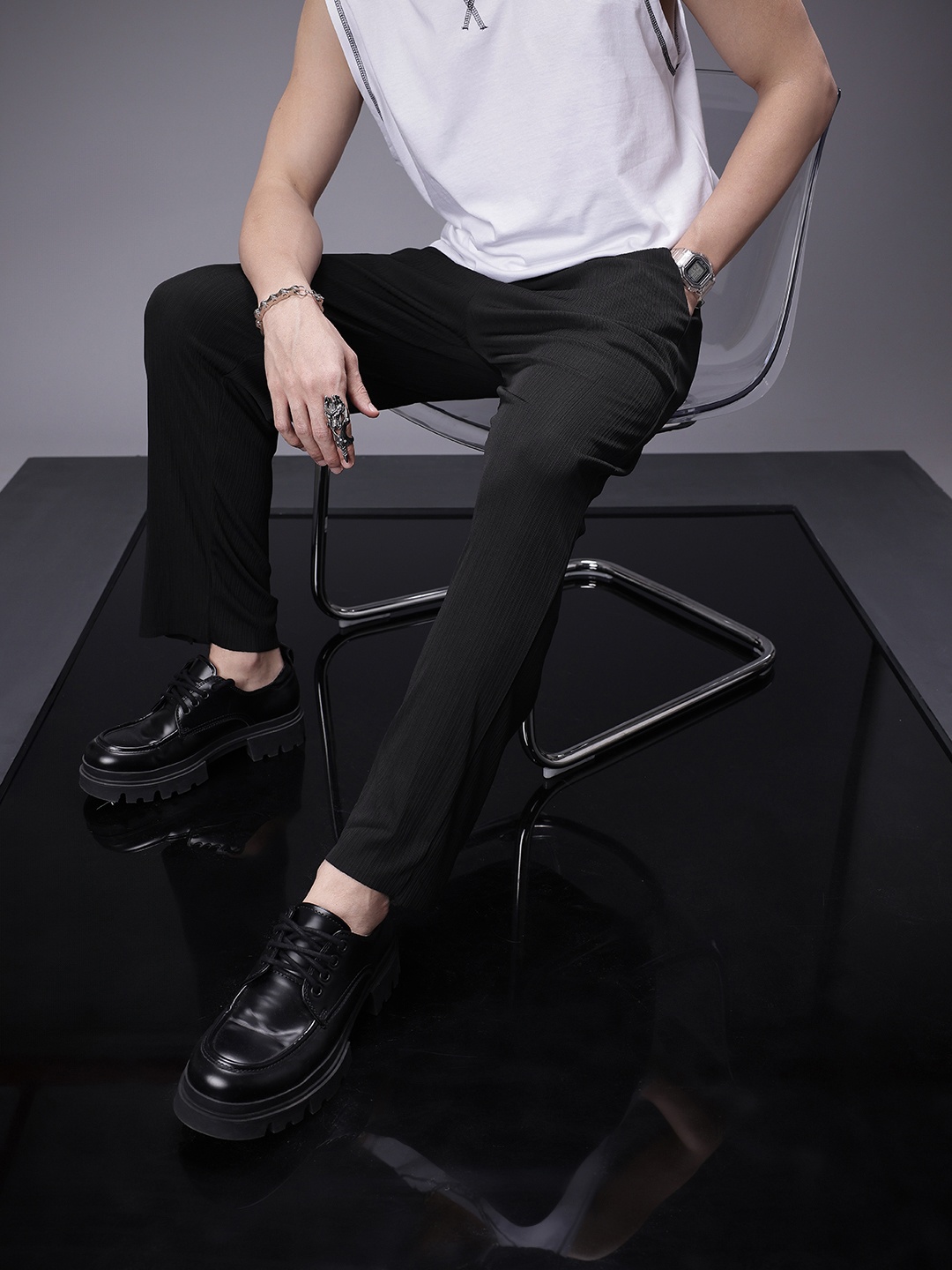 

SOKO STREET Men Self Striped Trousers, Black