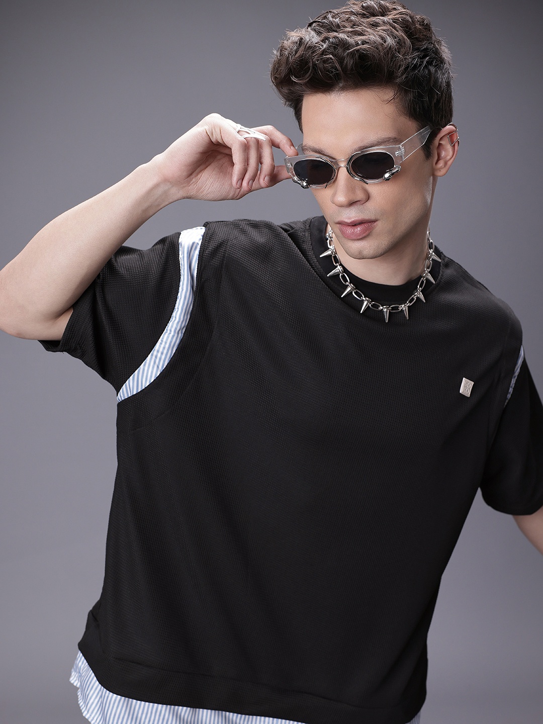 

SOKO STREET Self-Design Textured Drop-Shoulder Sleeves Relaxed Fit T-shirt, Black