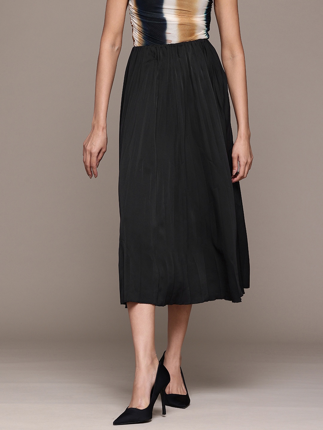 

Label Ritu Kumar Accordion Pleated A-Line Midi Skirt, Black