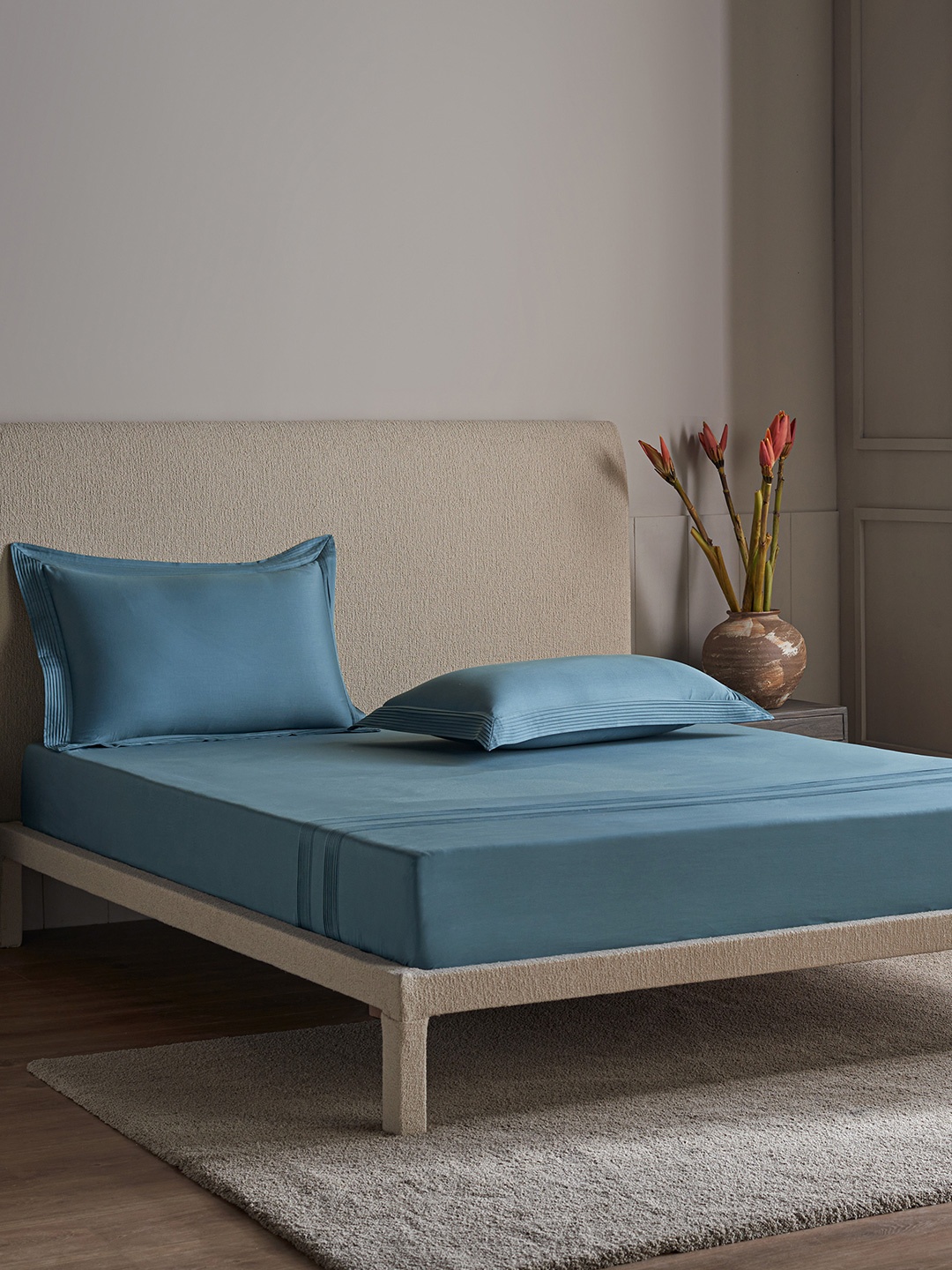 DDecor Blue 300 TC King Bedsheet with 2 Pillow Covers