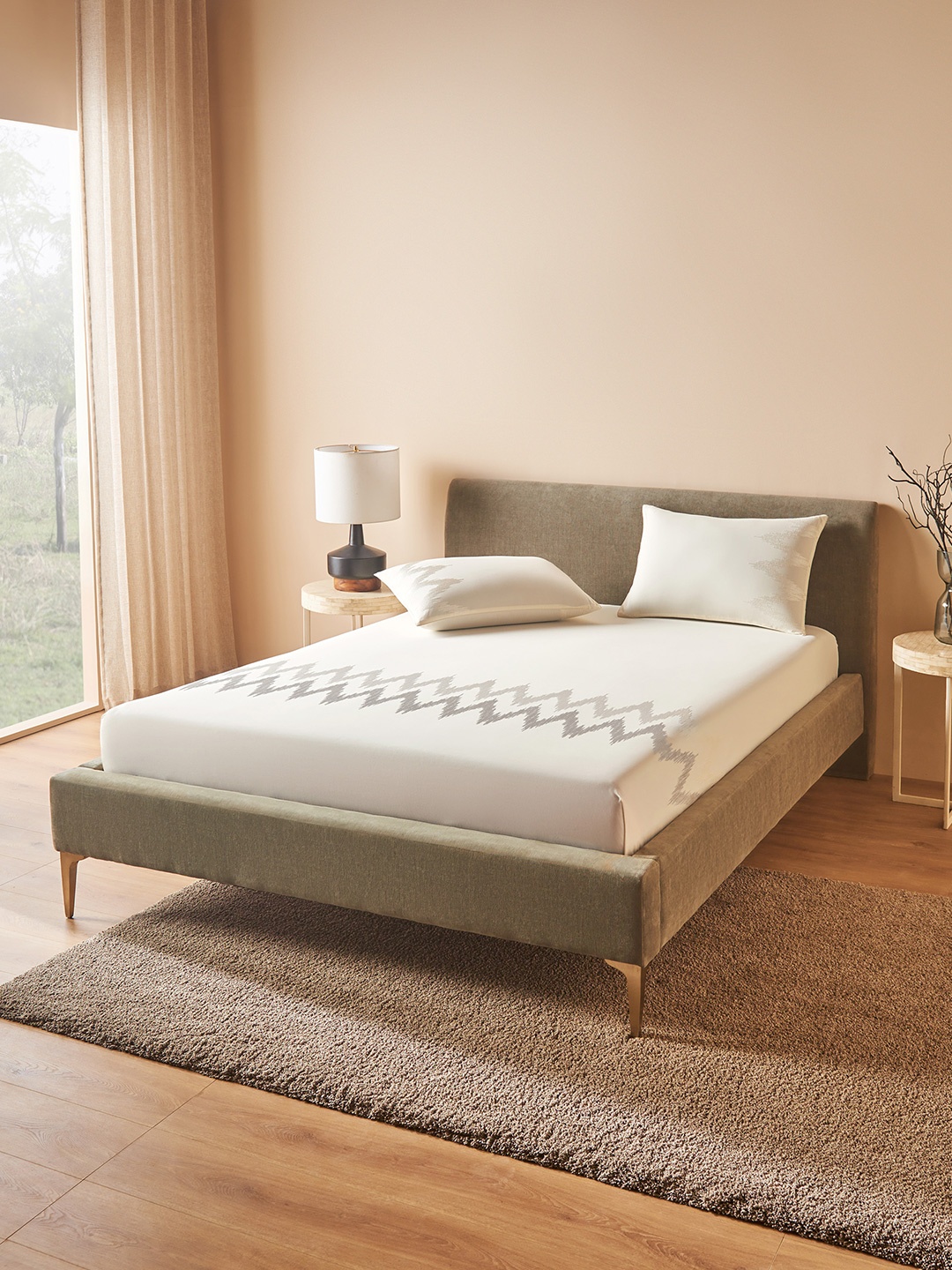 DDecor White & Grey 180 TC King Bedsheet with 2 Pillow Covers