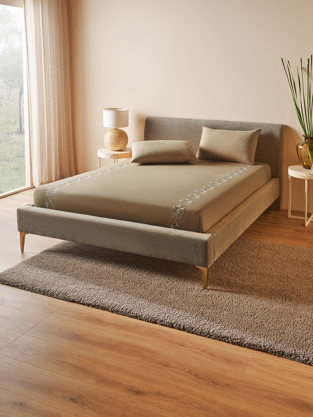 

DDecor Beige & Silver-Toned 180 TC King Bedsheet with 2 Pillow Covers