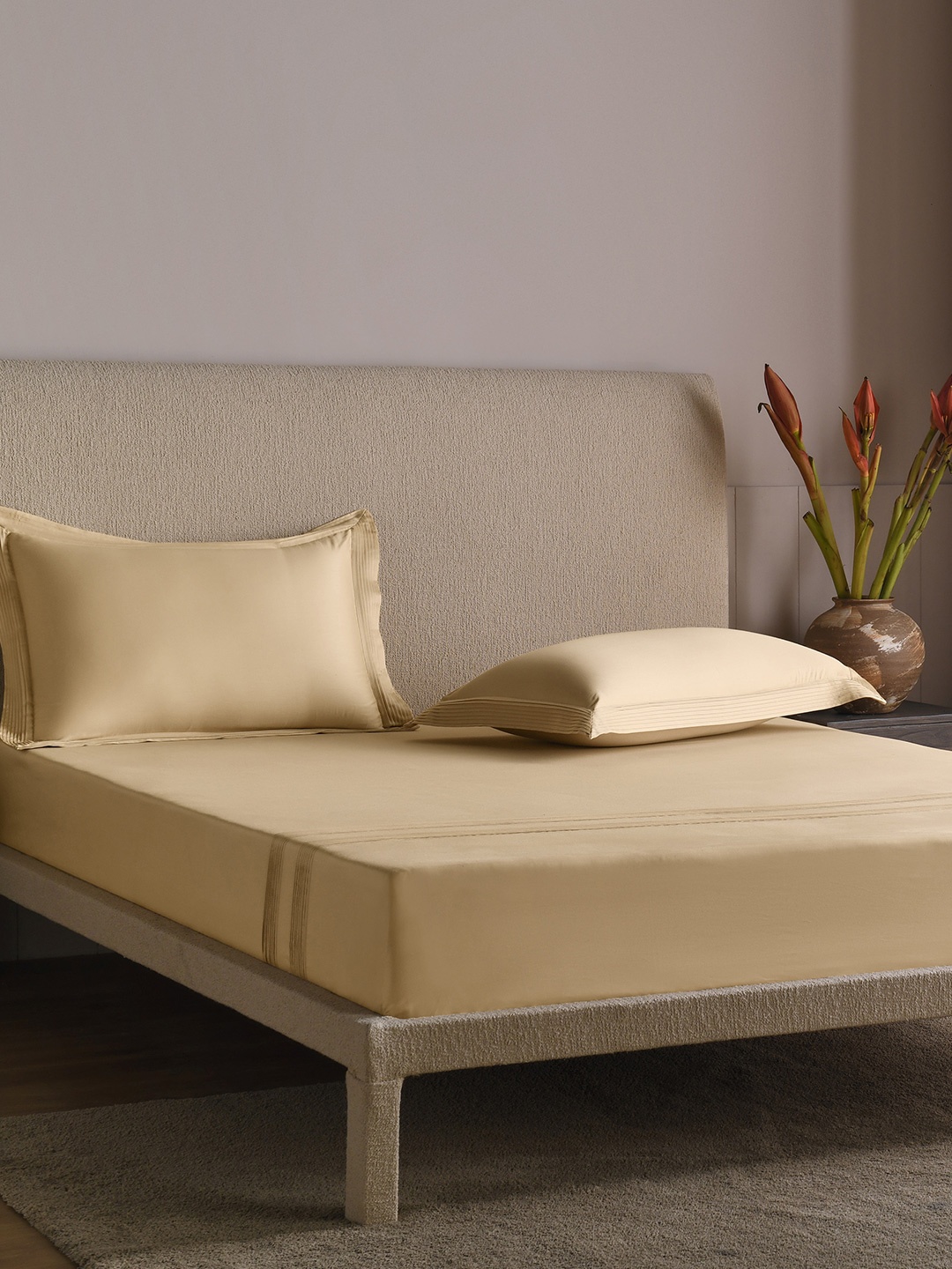 DDecor Beige 300 TC King Bedsheet with 2 Pillow Covers