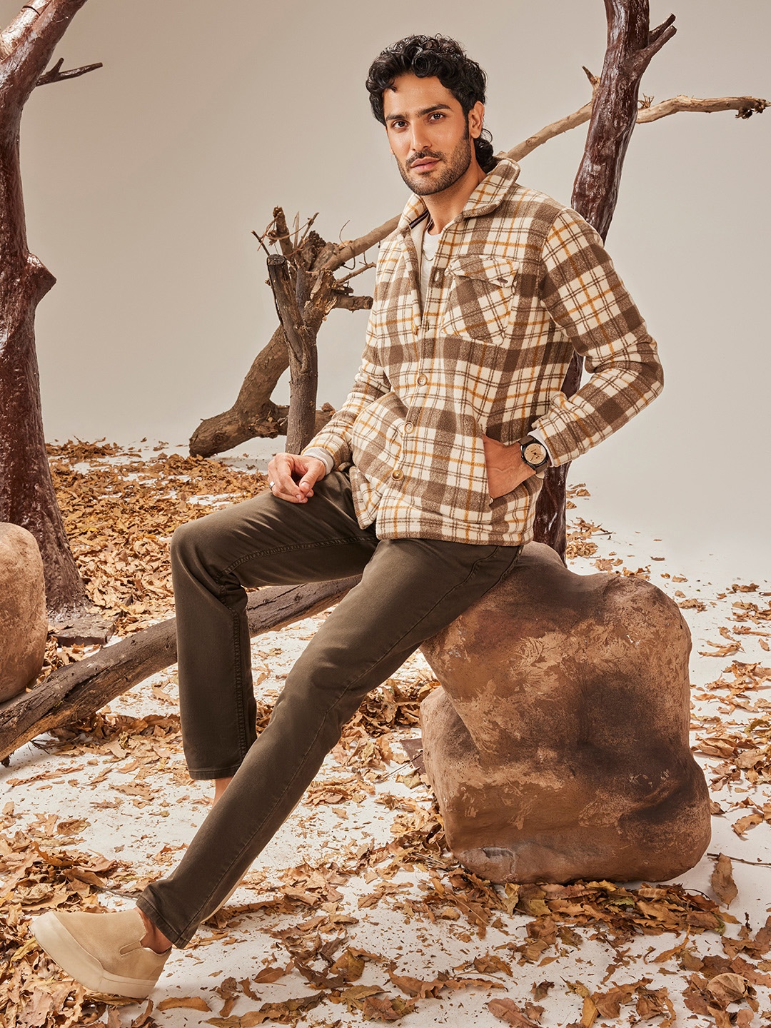 

Crimsoune Club Men Classic Opaque Checked Casual Shirt, Brown